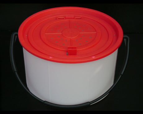 CHALLENGE PLASTIC 6 QT. MINNOW BUCKET - The Sportsman's Exchange